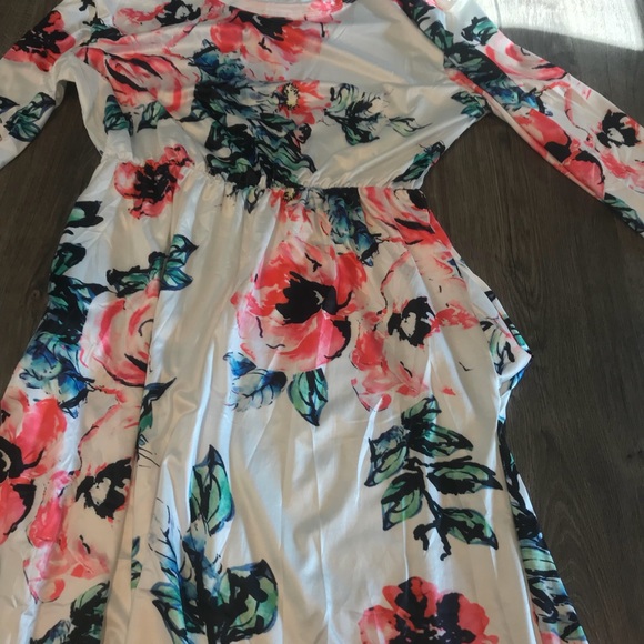 White maxi dress, long sleeve floral summer dress - Picture 7 of 8